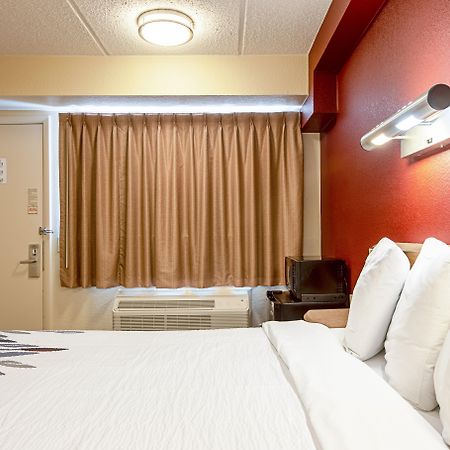 Red Roof Inn Кантон Екстериор снимка