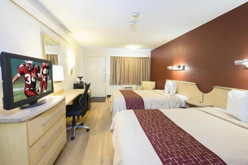 Red Roof Inn Кантон Екстериор снимка