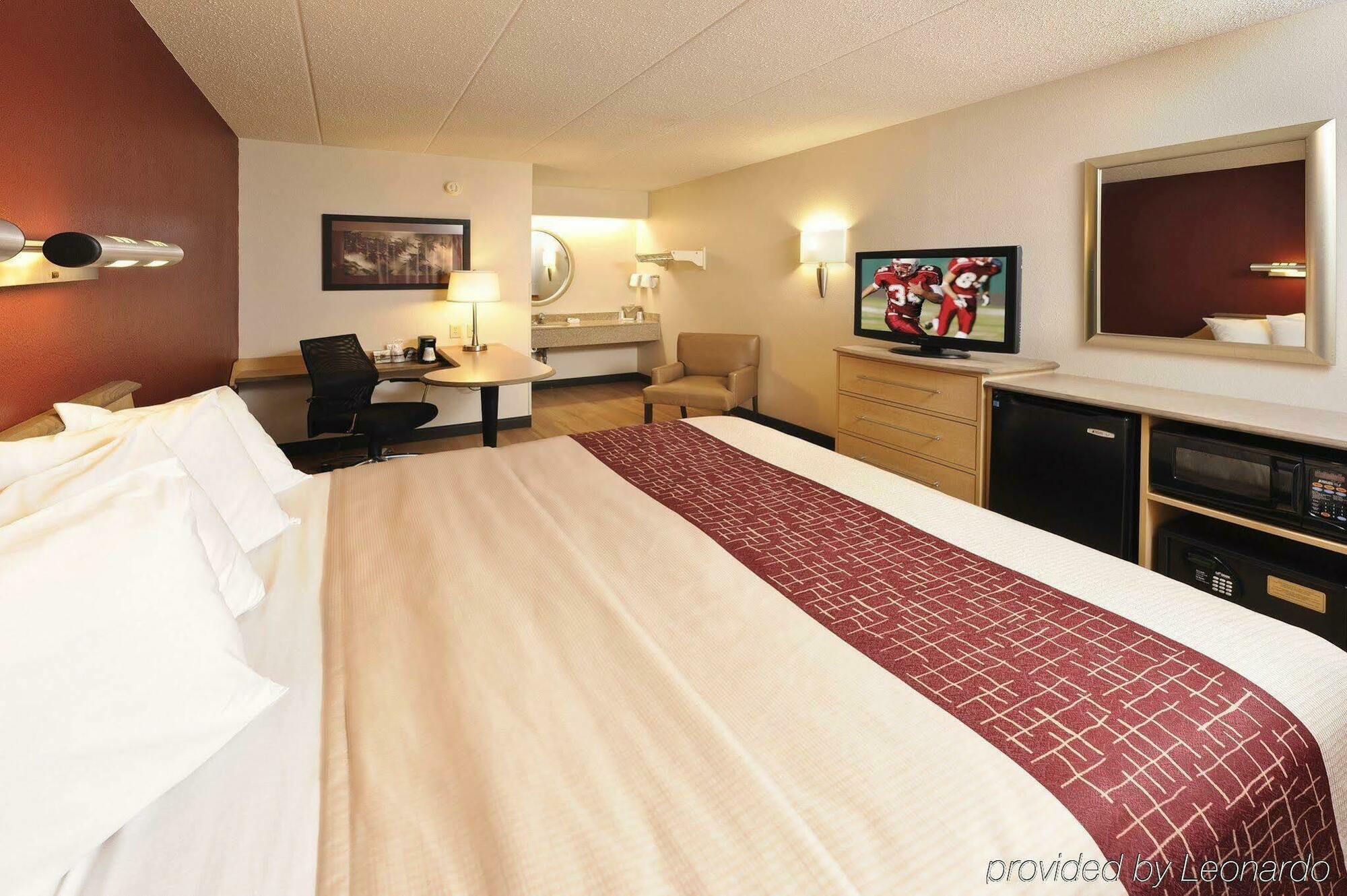 Red Roof Inn Кантон Екстериор снимка